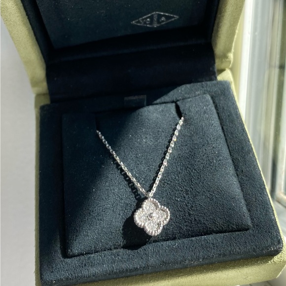 Authentic Sweet Alhambra Diamond Necklace - Picture 3 of 17